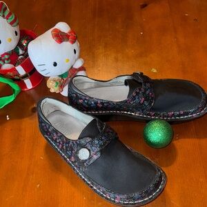 Alegria Kids Moccasins Black with Pink Floral
